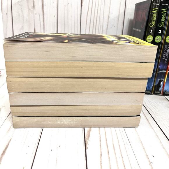 Warriors: The New Prophecy Box Set: Volumes 1 to 6: The Complete Second Series - Picture 5 of 5